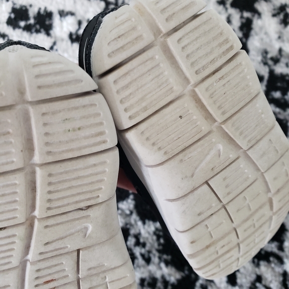 Nike toddler sneaker - Picture 3 of 4